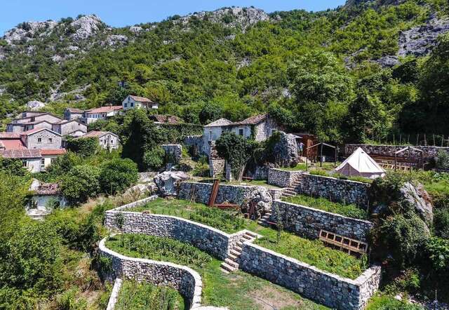 Люкс-шатры Old village Godinje Glamping Вирпазар-3