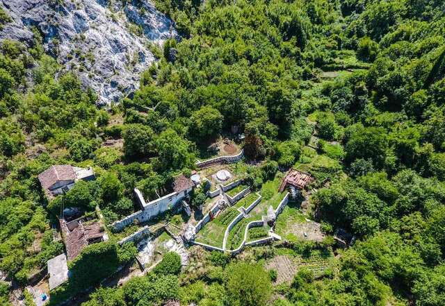 Люкс-шатры Old village Godinje Glamping Вирпазар-4